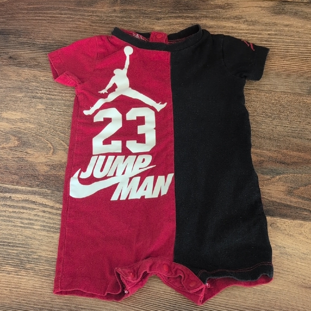 Nike Michael Jordan Jumpman Baby Romper in Red and Black 6mos      616C